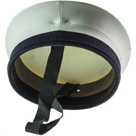 Cap Royal Navy HMS  in Equipaggiamento