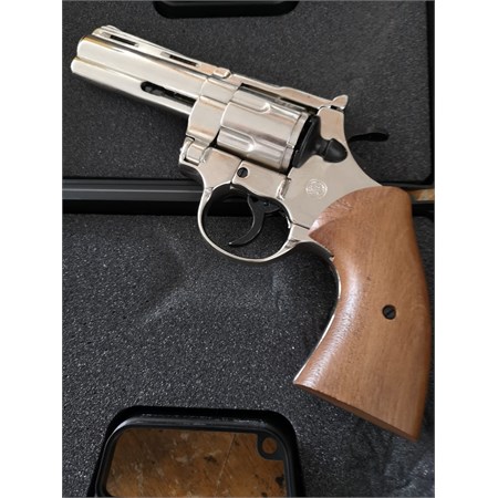 Colt Phyton 380  in Outdoor